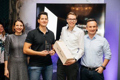 Wortmann lieferte 2019 die beste Performance beim Wachstum ab. Über den Preis freuen sich Carim Moursi (Wortmann AG) und Jonas Ellersiek (Wortmann AG), eingerahmt von Vanessa Buch (Samsung) und Wojtek Rudko (Samsung). (www.pkfotografie.com / Samsung)