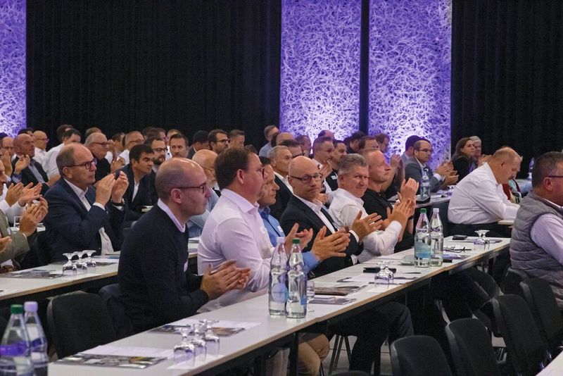 Die Parallelsessions versprechen interessante Einblicke und neue Erkenntnisse in Themen rund um Lieferketten, Rückholung der Produktion und Zusammenarbeit mit der Forschung. (Bild: Ostschweizer Technologiesymposium OTS)