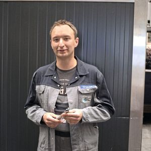 „So benötigten wir für die mehr als 300 Bohrungen mit den Logiq-3-Cham-Bohrern insgesamt nur 22 Minuten“, freut sich Carsten Voß, Schichtleiter bei Logaer Maschinenbau. „Wir konnten die Bearbeitungszeit also glatt halbieren.“(Bild:  Iscar)