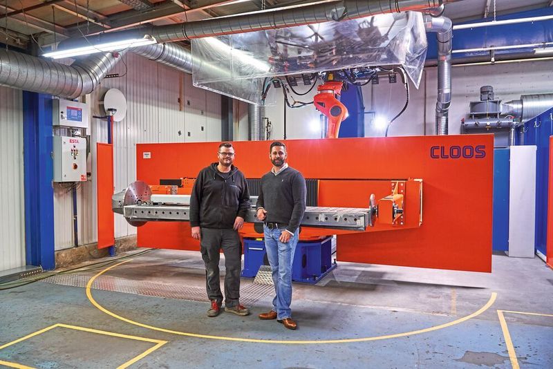 Schweißerei-Abteilungsleiter Jens Oberheim (links) mit Henke- Geschäftsführer Jens Wolf (rechts), der das Familienunternehmen in dritter Generation führt. (Cloos)