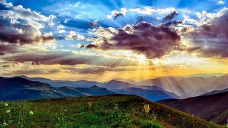 Die hybride Multi-Cloud, quasi die Unendlichkeit mit Bodenhaftung, ist der jüngste Trend.  (RÜŞTÜ BOZKUŞ auf Pixabay)