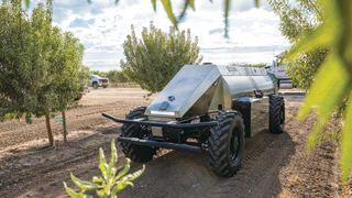Die Sprühfahrzeuge von Guss navigieren autonom in Weinbergen und Obstgärten. (Bild: RR Donnelley)