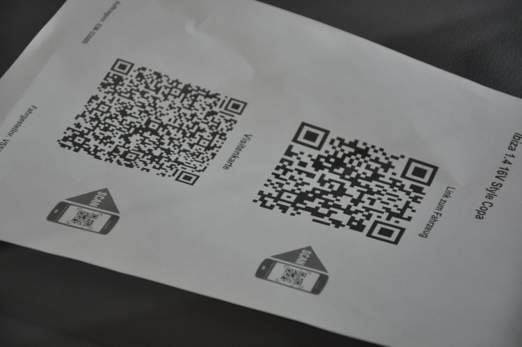 Die Hackerott-Kunden können per QR-Code nicht nur auf das Fahrzeug, sondern auch auf die Kontaktdaten des zuständigen Verkäufers zugreifen. (Foto: Richter)