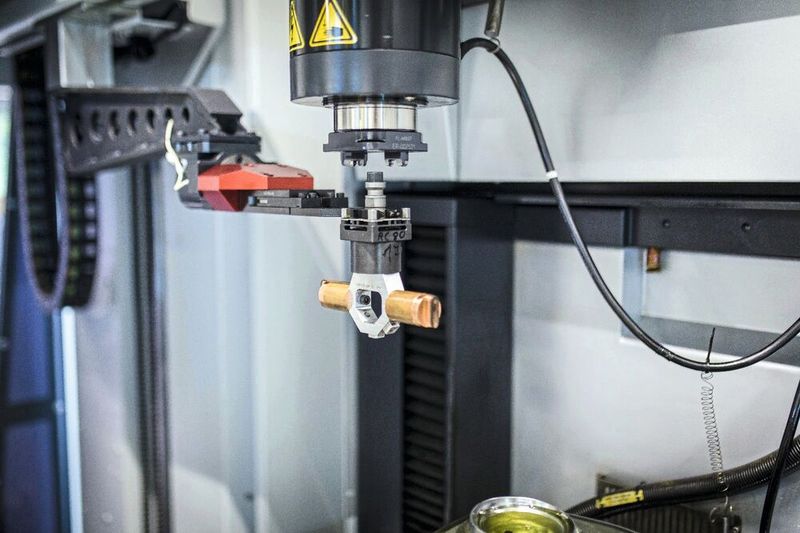 Automatic electrode feeding: Together with Sodick and Erowa, the Robot Compact 80 (ERC80) was integrated — including connection to the Zeiss measuring machine and chip-based job management. (Source: Sodick)