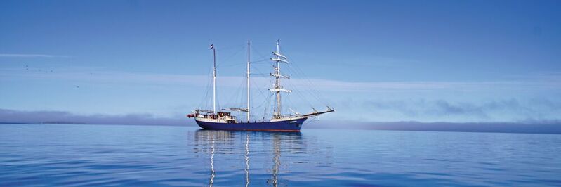 Segelschiff Antigua, die Basis der meisten Stranduntersuchungen durch Bürgerwissenschaftler 