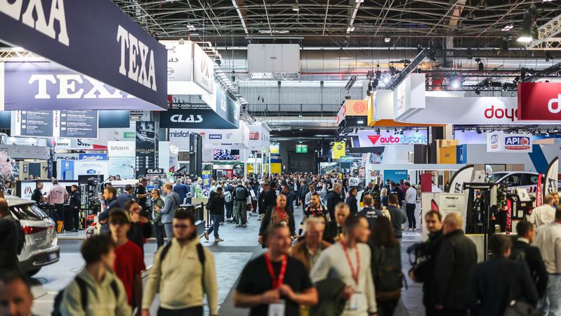 Auf dem Messegelände Paris Expo Porte de Versailles waren fünf Hallen mit etwa 100.000 Quadratmetern Ausstellungsfläche belegt.(Bild:  Equip Auto Paris 2025/Aurelien Vialatte)
