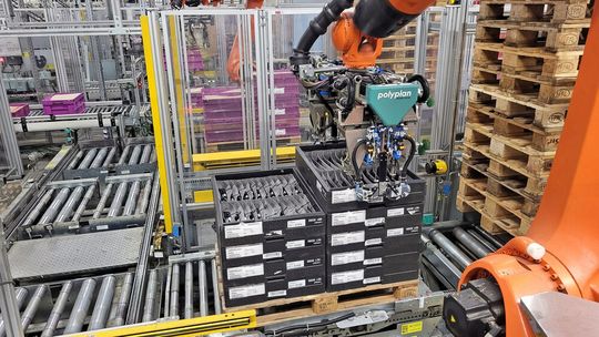 PolyDeStack from Polyplan utilizes synergies resulting from its affiliation with the Pepperl+Fuchs Group.(Image: Polyplan polyurethane machines)