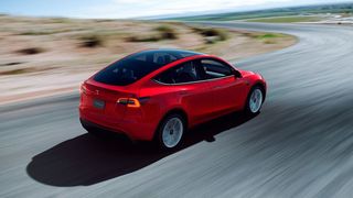 Auch eine günstigere Version des Kompakt-SUV Model Y bietet der Elektroautohersteller in den USA nun seit einigen Tagen wieder an. (Bild: Tesla Motors)