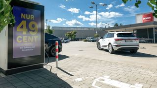 Laden auf einem neuen Level: mit der „ChargePost“-All-in-one-Station für ultraschnelles Laden. (Bild: Michael Pogoda)