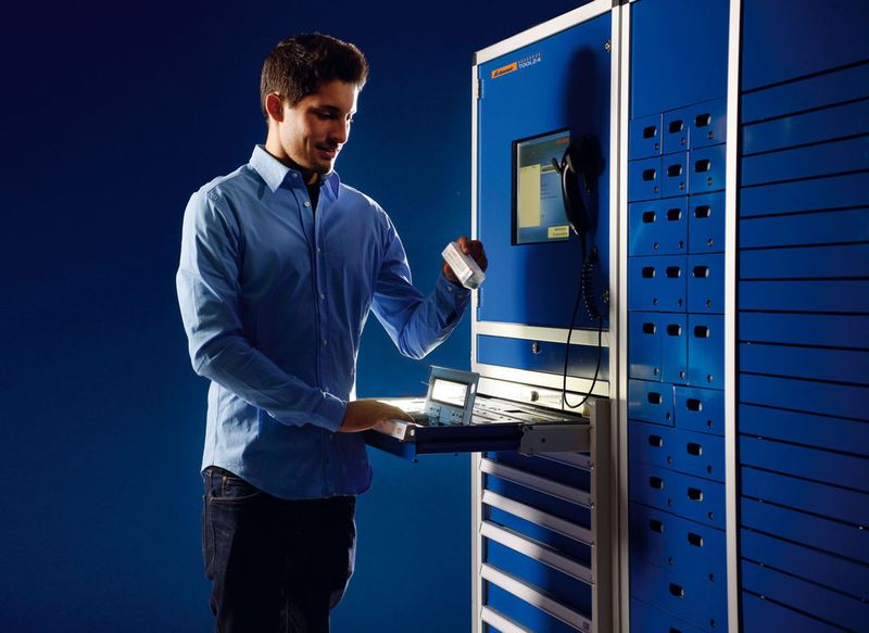 Automatensysteme bieten eine „rund-um-die-Uhr“-Verfügbarkeit von Zerspanungswerkzeugen sowie automatisierte Bestellprozesse. Bild: Hoffmann Group (Archiv: Vogel Business Media)
