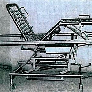Bett der Zukunft von 1967: Erstmals mit elektrohydraulischem Aggregat für die vier Doppel-Verstellfunktionen.