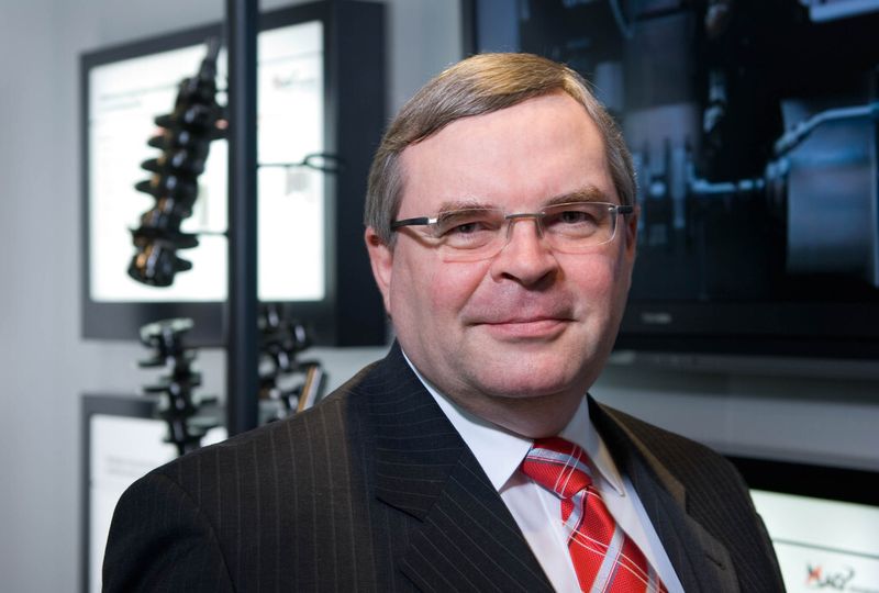 „Transferzentren vereinen die Produktivität einer Transfermaschine mit der Flexibilität einer CNC-Einheit. Sie eignen sich für den Einsatz bei hohen Werkstückvolumina und begrenzter Teilevielfalt“, sagt Dr. Manfred Berger, President Automotive Europe der MAG Europe GmbH. (Bild: MAG Europe)