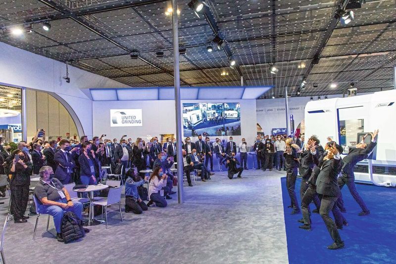 Mit einer spektakulären Dance und Action Performance auf der EMO in Mailand 2021hat United Grinding seine neue Hard- und Softewarearchitektur Core erstmals der Öffentlichkeit vorgestellt. (United Grinding)