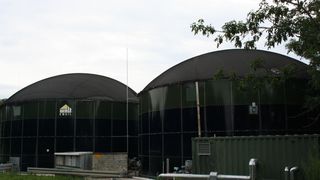 Die runderneuerte Biogasanlage mit aktueller Steuerungstechnik  (Bild: GDC)