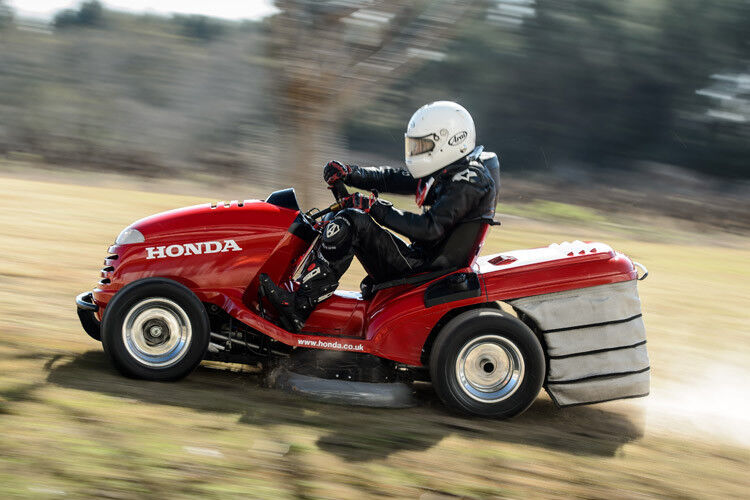 Nicht zu vergessen: Rasen mähen musste der Renner trotzdem noch können. (Foto: Honda)