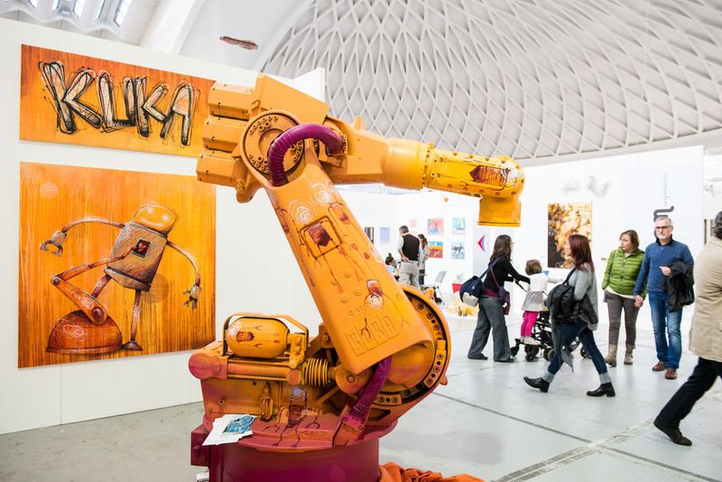 Der Palletierroboter auf der Kunstmesse Paratissima in Turin (Bild: Kuka Roboter GmbH)
