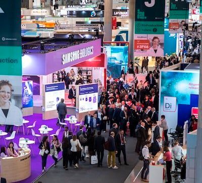 Auf der CPHI Worldwide 2025 vom 28. bis 30. Oktober in Frankfurt erleben Sie ein Highlight der pharmazeutischen Industrie. Tauchen Sie ein in das gesamte Spektrum der Branche, von Rohstoffen bis hin zu Dienstleistungen und knüpfen Sie wertvolle Kontakte in einer dynamischen, zukunftsorientierten Umgebung. (Bild: CPHI)