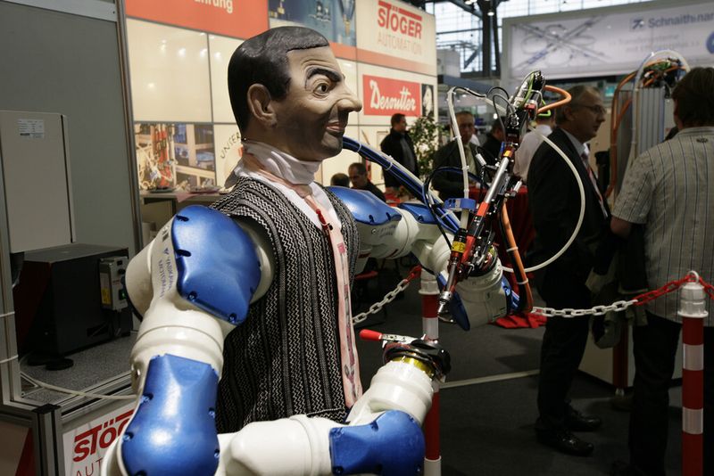 Auch die Roboter werden immer menschlicher. (Bild: Motek)