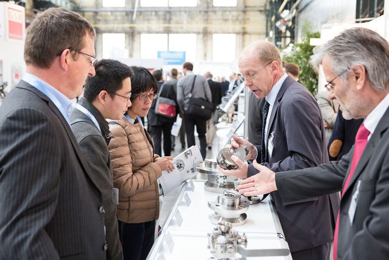 Impressionen der Armaturenmesse Diam: Fachvorträge, Ausstellung und Jahrhunderthalle. (Bild: Diam)