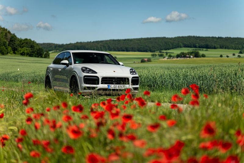 Für den Cayenne GTS ruft Porsche stolze 114.087 Euro auf; für das Coupé werden noch einmal 4.400 Euro mehr fällig. (Bild: Porsche)