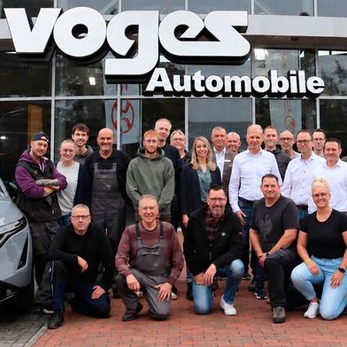Mehr als 30 Beschäftigte des ehemaligen Opel-Betriebs Georg Schmidt in Wilhelmshaven finden bei Voges Automobile einen neuen Arbeitplatz. (Bild: Voges Automobile )