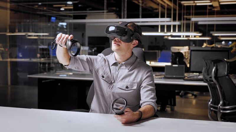 VR ermöglicht somit eine komplett neue und weitaus realistischere Wahrnehmung der zu entwickelnden Objekte. Das erlaubt die Entwicklung wesentlich komplexerer Produkte. (HTC Vive)