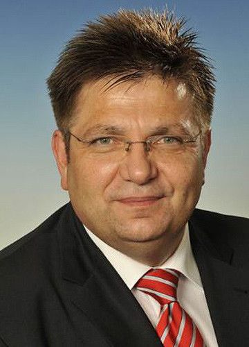 Uwe Gehrmann, Autohaus Wicke, Bochum: „Die Neuwagen-Zielvereinbarungsgespräche waren Zielvorgabegespräche in einer guten Atmosphäre. Die Berechnungsgrundlagen waren nachvollziehbar. Wir hoffen, dass der Golf 7 im Jahr 2013 so richtig einschlägt.“ (Foto: Archiv)