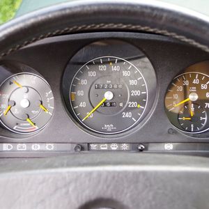 Runde Instrumente im 500 SL.(Bild:  Patrick Broich/SP-X)
