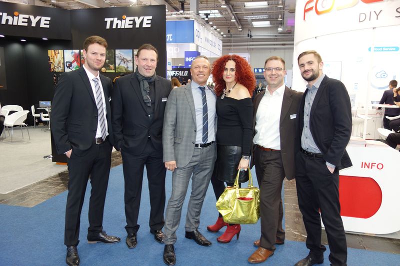 Was würde der Achim Heyne ohne seine Jungs machen! (v. l.) Alexander Misch, Oliver Krott, Thomas Lantermann, Kosta Skerletopoulos und Marc Wöhrle, api. (Bild: IT-BUSINESS)