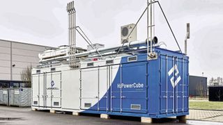 Im H2Powercube vernetzt Steuerungstechnik von Beckhoff die Brennstoffzelle mit den Elektrolyseuren und Batteriespeichern zu einem flexiblen Gesamtsystem. (Bild: Beckhoff Automation)