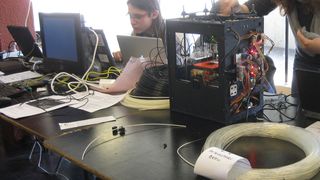 In Deutschland sind es meistens technisch interessierte Jugendliche die sich an die 3D-Technologie herantrauen. In ihrer Freizeit außerhalb der Schule. (Bild: Flickr/Phil Whitehouse/CC BY-SA 2.0)