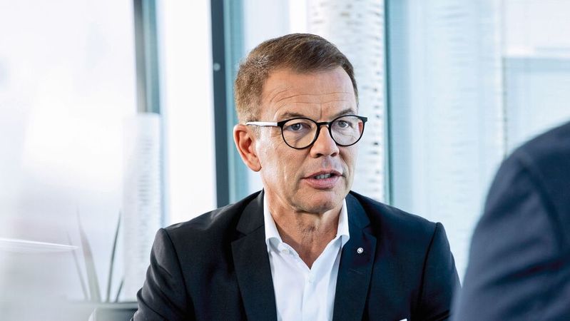 Stefan Quary, Vertriebschef von Skoda Auto Deutschland, sieht den Markteintritt des E-Autos Enyaq zum genau richtigen Zeitpunkt terminiert.(Bild:  Oana Szekely/Skoda)