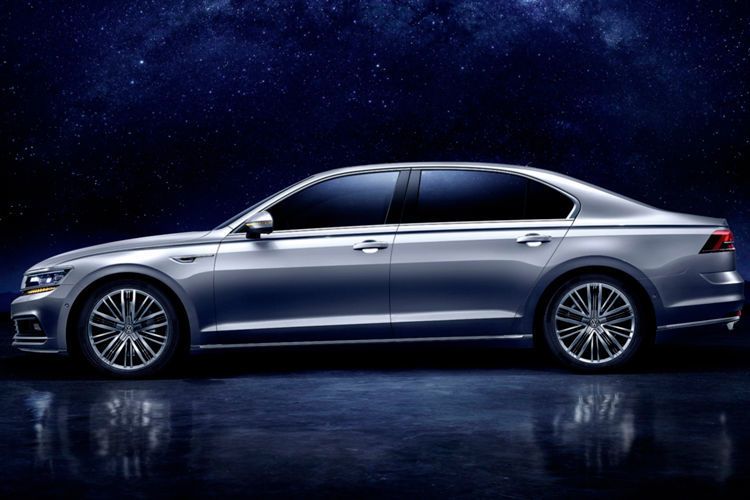 Weil in China eine kaufkräftige Mittelschicht heranwächst, denen zwar ein Audi A6 noch zu teuer ist, die aber auch keinen VW Passat oder den ganz ähnlichen Magotan mehr fahren wollen, reagiert Volkswagen nun mit dem Phideon. (Foto: VW)
