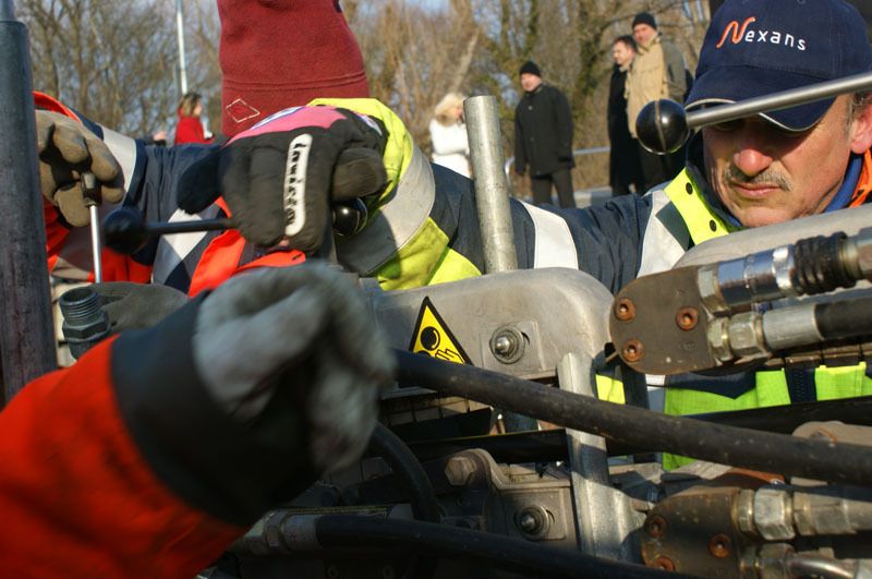 Konzentration. Dicke Handschuhe. Rote Nasen.  (Archiv: Vogel Business Media)