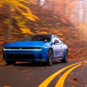 Stellantis bringt jetzt pünktlich zum 60. Geburtstag den Charger nach Europa. (Bild: Dodge)