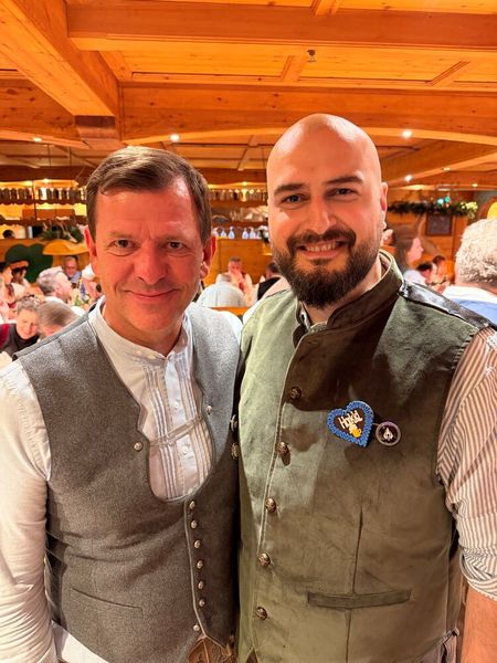(l.) Zarko Wohlfart (DELL) mit Hakki Cemre Günay (Computacenter) (Bild: Vogel IT-Medien)