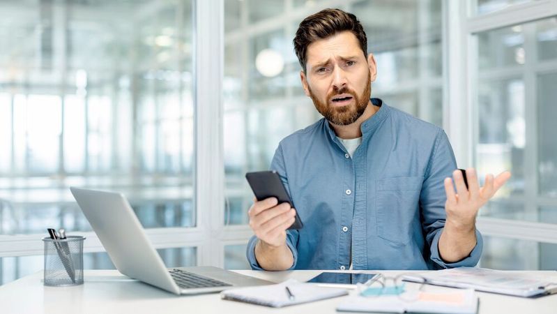 Der Widerruf ist auch wirksam, wenn der Händler nur Mail- und Postadresse im Formular angibt. Die Telefonnummer muss nicht zwingend vermerkt sein.(Bild:  © Liubomir – adobe.stock.com)