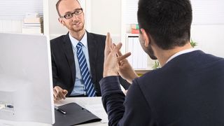 Wegen der Corona-Pandemie verzichtete ein großer Teil der Arbeitnehmer auf eine Nachverhandlung des Gehalts. (©Jeanette Dietl - stock.adobe.com)