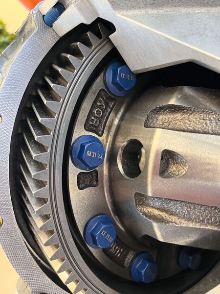 Für einen sicheren Einsatz von ultra-hochfesten Schrauben ist neben der richtigen Werkstoffauswahl und dem optimierten Wärmebehandlungsprozess auch die konstruktive Auslegung entscheidend.  (Bild: Kamax)