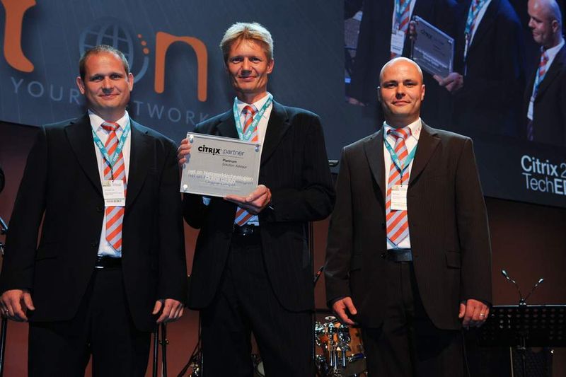 Freude bei Net On über den neuen Platin-Status (v.l.): Christoph Link, Technischer Leiter, Oliver Büring, Geschäftsführer, und Marc Biehl, Vertrieb. (Archiv: Vogel Business Media)