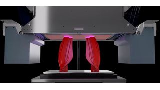 Bei der VLM-Technologie werden dünne Schichten hochviskoser Harze auf eine transparente Trägerfolie laminiert und anschließend belichtet.  (Bild: BCN3D)