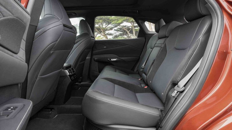 Dank mehr Radstand ist im Fond des RX mehr Platz als bisher. (Bild: Lexus)
