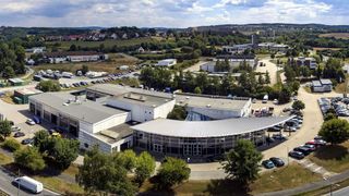 Den Oppel-Standort in Plauen betreibt künftig das Autohaus Exner, das zur AVAG gehört. (Bild: Autohaus Oppel)