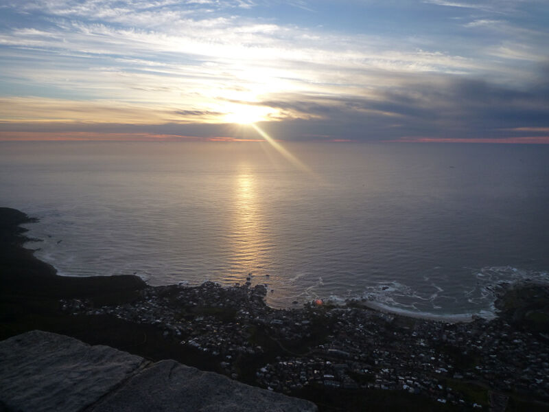 Sonnenuntergang von der Spitze des Tafelberges aus gesehen  (Archiv: Vogel Business Media)