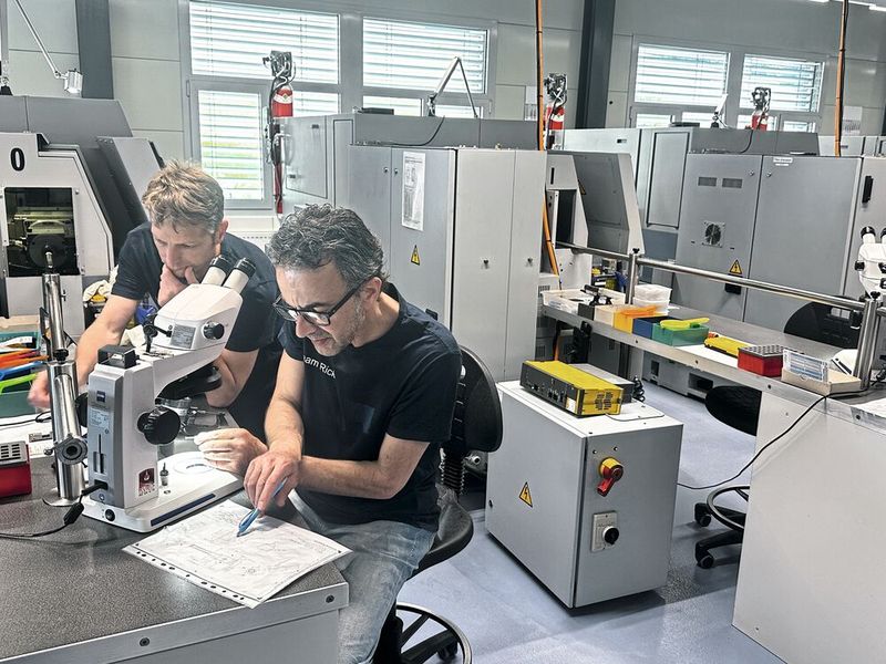Chez Ricckli Mécanique, chaque polymécanicien est responsable de sa machine. (Source : Margaux Pontieu)