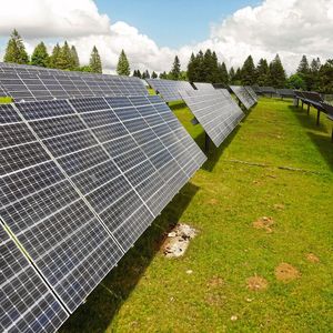 Das Solarkraftwerk Mont-Soleil ist weltweit eine der wenigen PV-Grossanlagen, die über 30 Jahre alt sind.(Bild:  BFH)