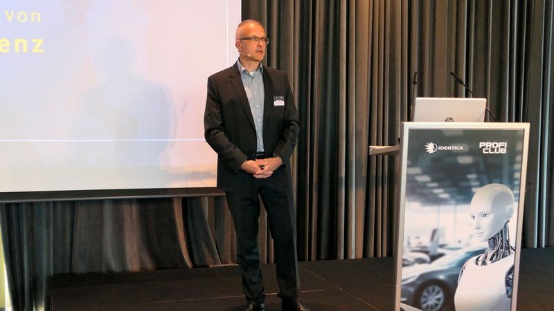 Der KI-Experte Dr. Clemens Odendahl erklärte, was KI leisten kann.  (Bild: Wenz - VCG)