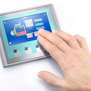Die Kombination aus Touch-Tasten-Bedienung und Widescreen-Display sorgt für hohe Bedieneffizienz, die Projektiersoftware für einfache Umschaltung zwischen unterschiedlichen Display-Größen