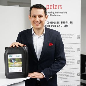 Peters finden Sie in Halle B3, Stand 343: Auf der productronica präsentiert Peters erstmals den Inkjet-Lötstopplack in vier Farbtönen: Grün, Rot, Blau und Schwarz. Das Produkt war 2023 erstmals gezeigt worden und ist nach zweijähriger Praxis inzwischen aus dem Laborstadium heraus und seit Monaten im industriellen Maßstab im Einsatz.(Bild:  Peters)