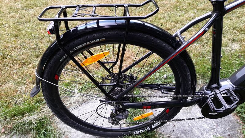 Stabiler Gepackträger, gewöhnungsbedürftige Kettenschaltung: das Totem Mythos-Heck. (Bild: Rudolf Huber/SP-X)